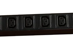 3311 - Regleta electróctrica 19" 8 tomas IEC con interruptor 1U